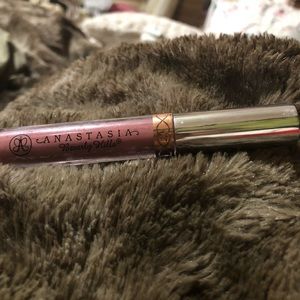 Anastasia Beverly Hills Lipstick shade-Dusty Rose